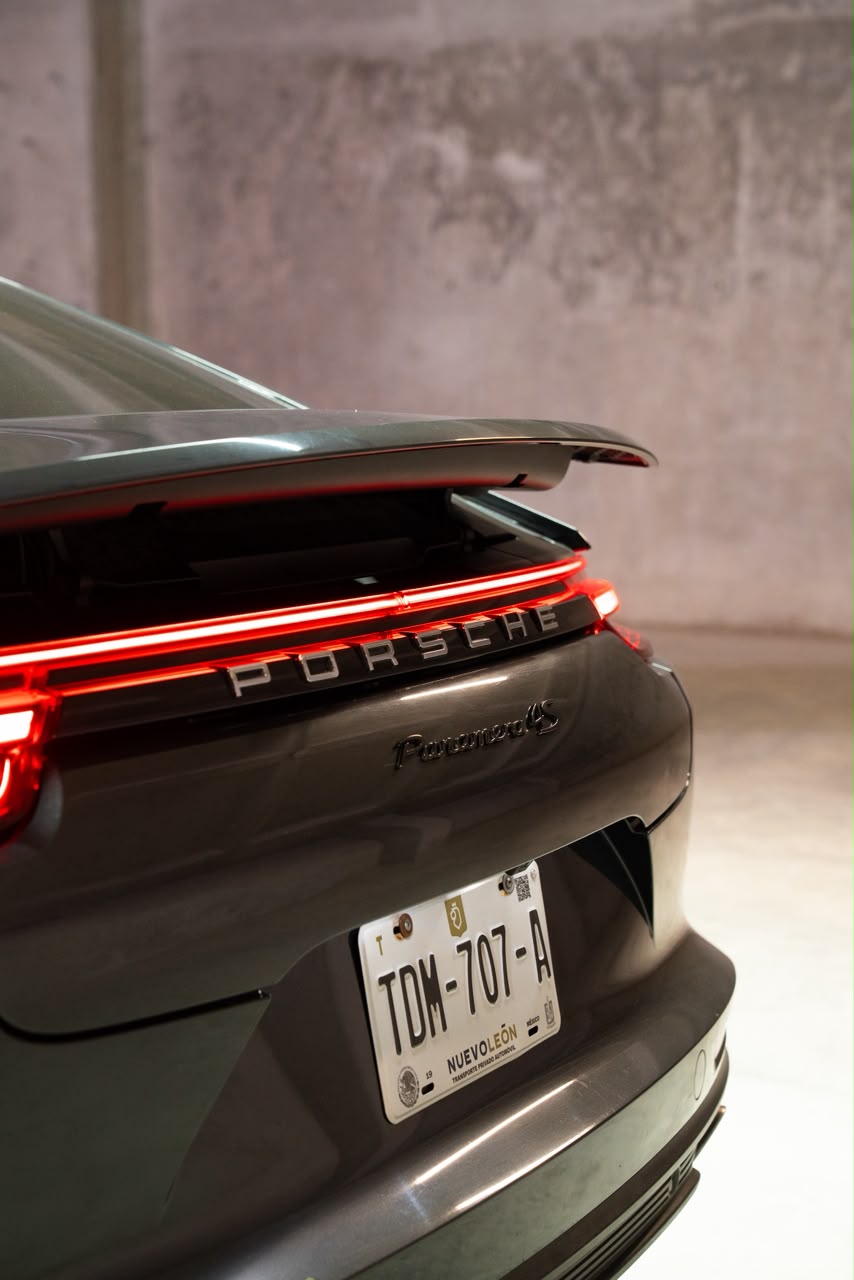 PORSCHE PANAMERA 18