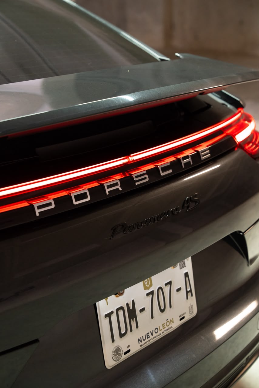 PORSCHE PANAMERA 18