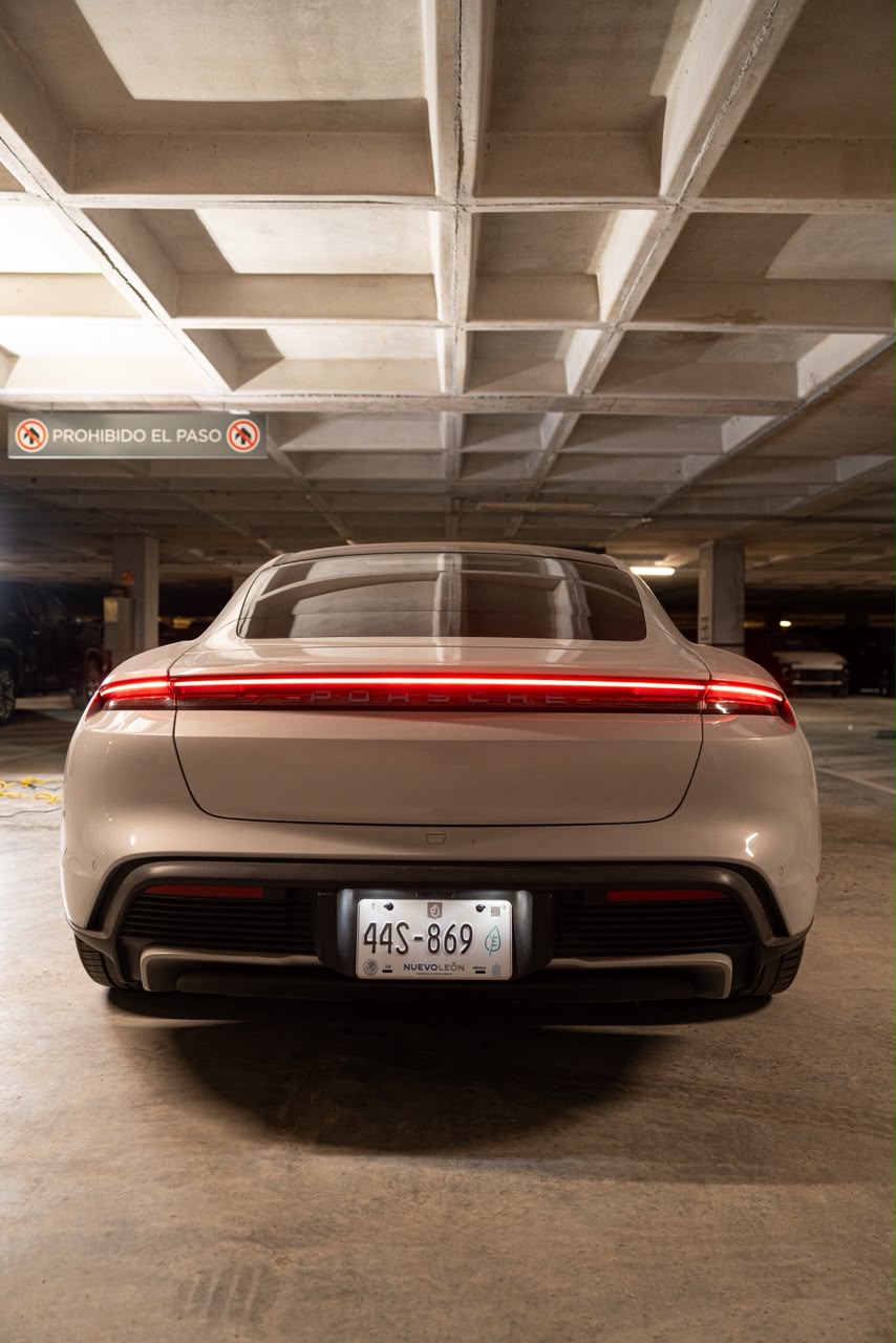 PORSCHE TAYCAN TURBO 21