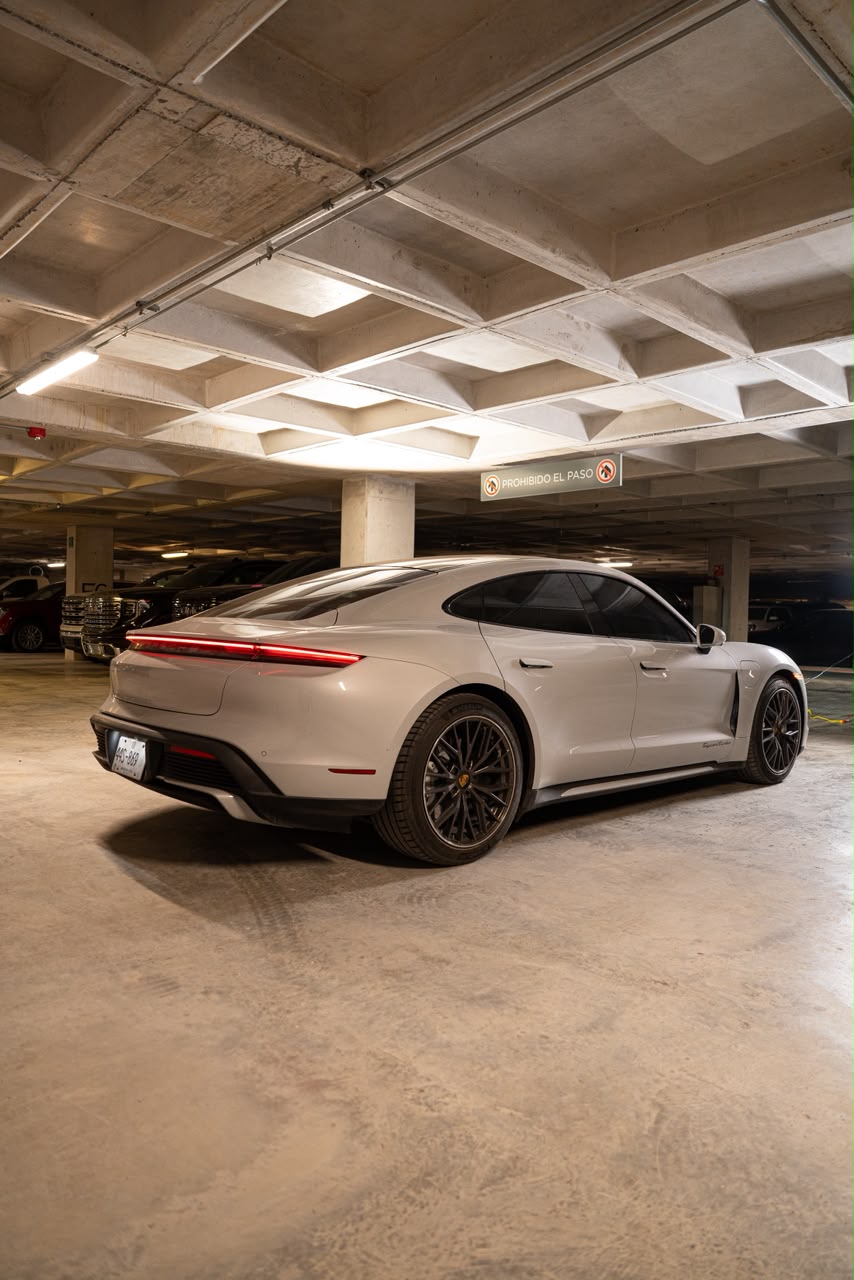 PORSCHE TAYCAN TURBO 21