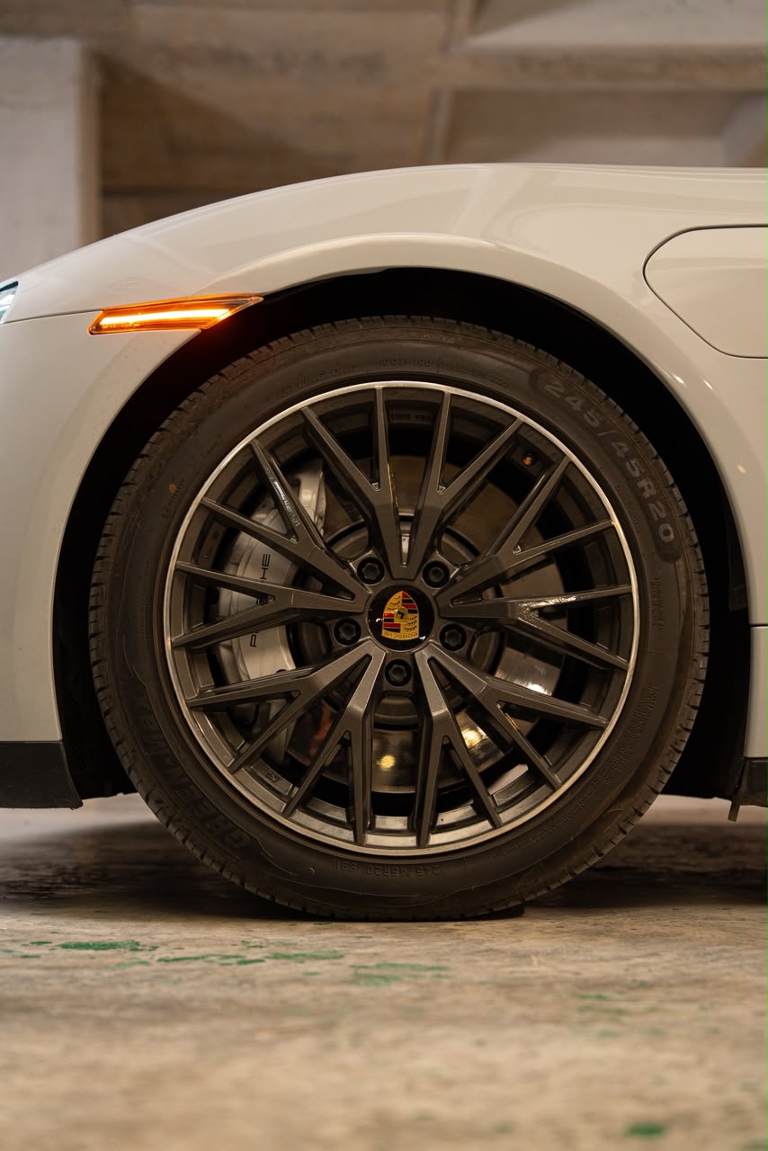 PORSCHE TAYCAN TURBO 21