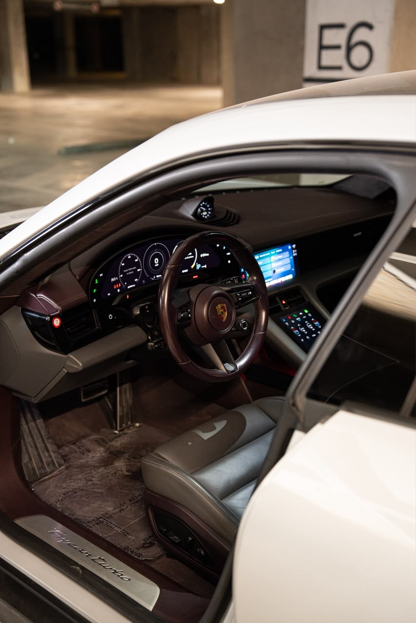 PORSCHE TAYCAN TURBO 21