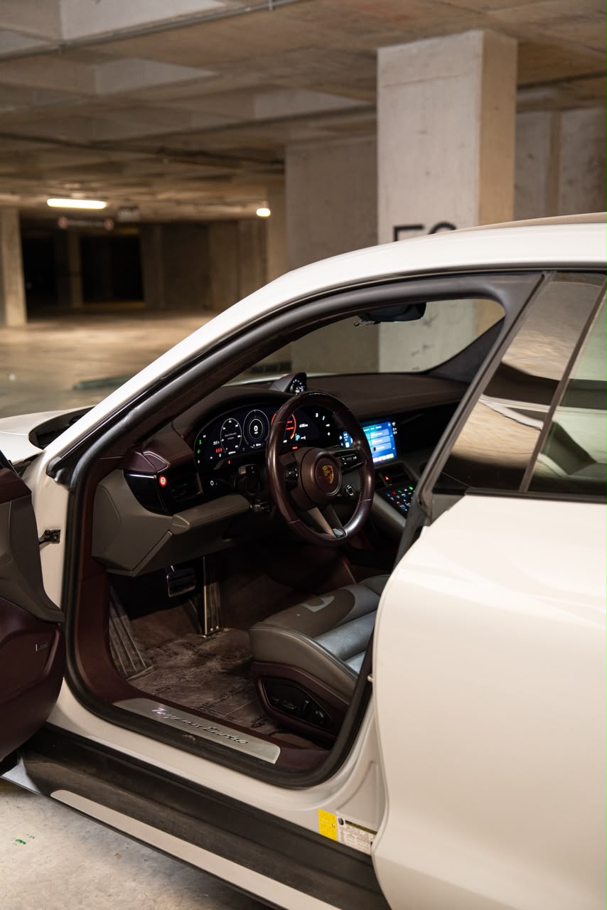PORSCHE TAYCAN TURBO 21