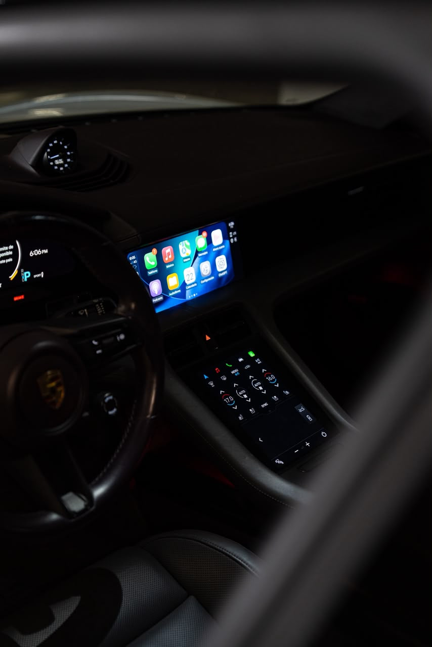 PORSCHE TAYCAN TURBO 21